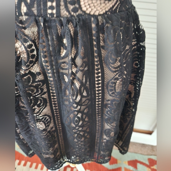 Lined black lace sheer a line skirt size large - Picture 2 of 4